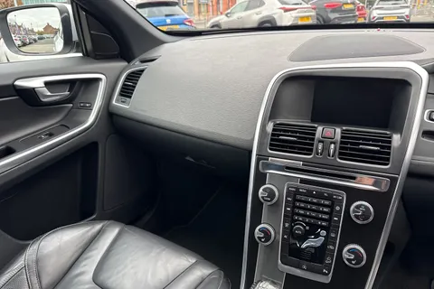 YR66RZO Volvo Xc60 2.4 D4 R-Design Lux Nav AWD Euro 6 (s/s) 5dr Thumbnail #19
