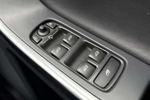 YR66RZO Volvo Xc60 2.4 D4 R-Design Lux Nav AWD Euro 6 (s/s) 5dr Thumbnail #37