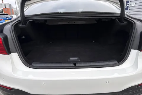 YE69SSV BMW 5 Series 2.0 530e 9.2kWh M Sport Auto Euro 6 (s/s) 4dr Thumbnail #9