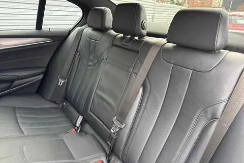 YE69SSV BMW 5 Series 2.0 530e 9.2kWh M Sport Auto Euro 6 (s/s) 4dr Thumbnail #13