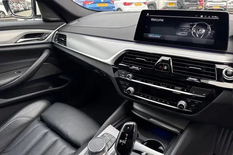 YE69SSV BMW 5 Series 2.0 530e 9.2kWh M Sport Auto Euro 6 (s/s) 4dr Thumbnail #14