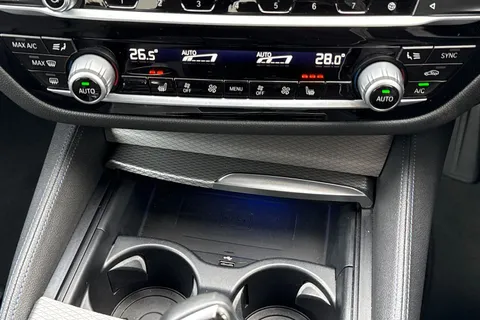 YE69SSV BMW 5 Series 2.0 530e 9.2kWh M Sport Auto Euro 6 (s/s) 4dr Thumbnail #18