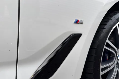 YE69SSV BMW 5 Series 2.0 530e 9.2kWh M Sport Auto Euro 6 (s/s) 4dr Thumbnail #28