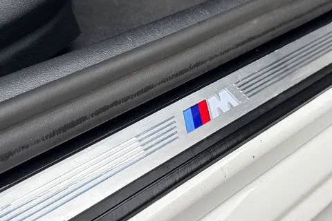 YE69SSV BMW 5 Series 2.0 530e 9.2kWh M Sport Auto Euro 6 (s/s) 4dr Thumbnail #30