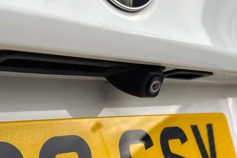 YE69SSV BMW 5 Series 2.0 530e 9.2kWh M Sport Auto Euro 6 (s/s) 4dr Thumbnail #35