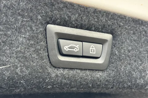 YE69SSV BMW 5 Series 2.0 530e 9.2kWh M Sport Auto Euro 6 (s/s) 4dr Thumbnail #36