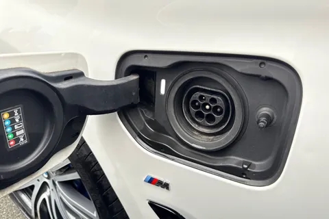 YE69SSV BMW 5 Series 2.0 530e 9.2kWh M Sport Auto Euro 6 (s/s) 4dr Thumbnail #55