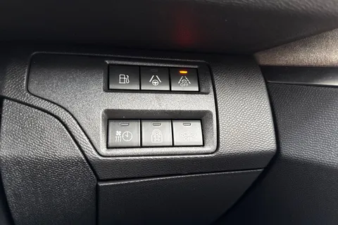 AD72UDZ PEUGEOT 3008 1.6 13.2kWh GT SUV 5dr Petrol Plug-in Hybrid e-EAT 4WD Euro 6 (s/s) (300 ps) Thumbnail #45