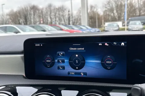 KP24ZWS Mercedes-Benz A Class 1.3 A200h MHEV AMG Line (Premium Plus) 7G-DCT Euro 6 (s/s) 4dr Thumbnail #22