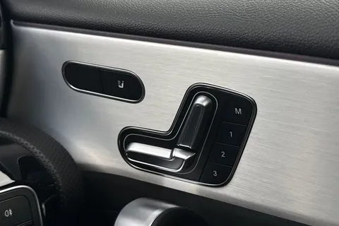 KP24ZWS Mercedes-Benz A Class 1.3 A200h MHEV AMG Line (Premium Plus) 7G-DCT Euro 6 (s/s) 4dr Thumbnail #34