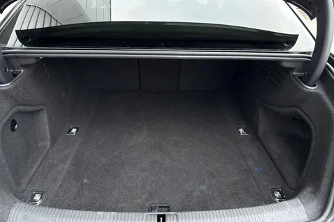 LO71YBE Audi A4 2.0 TFSI 35 Black Edition S Tronic Euro 6 (s/s) 4dr Thumbnail #8