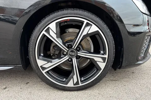 LO71YBE Audi A4 2.0 TFSI 35 Black Edition S Tronic Euro 6 (s/s) 4dr Thumbnail #12