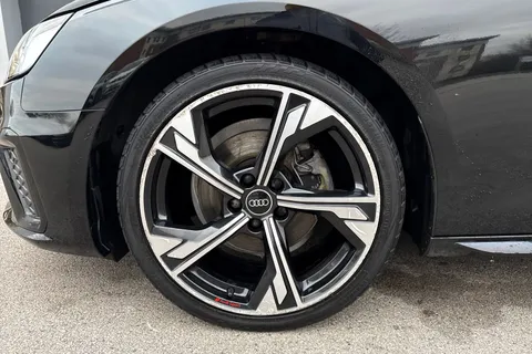 LO71YBE Audi A4 2.0 TFSI 35 Black Edition S Tronic Euro 6 (s/s) 4dr Thumbnail #13