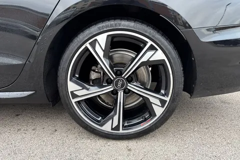 LO71YBE Audi A4 2.0 TFSI 35 Black Edition S Tronic Euro 6 (s/s) 4dr Thumbnail #14