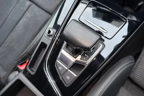 LO71YBE Audi A4 2.0 TFSI 35 Black Edition S Tronic Euro 6 (s/s) 4dr Thumbnail #24