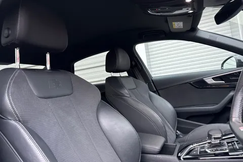 LO71YBE Audi A4 2.0 TFSI 35 Black Edition S Tronic Euro 6 (s/s) 4dr Thumbnail #25