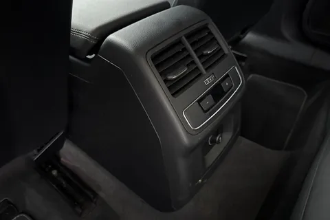 LO71YBE Audi A4 2.0 TFSI 35 Black Edition S Tronic Euro 6 (s/s) 4dr Thumbnail #35