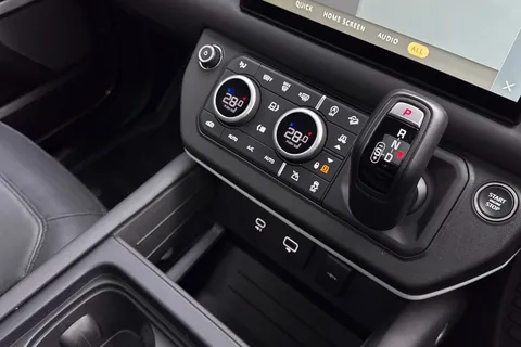 KR24BXS Land Rover Defender 110 3.0 D300 X-Dynamic HSE 5dr Thumbnail #13