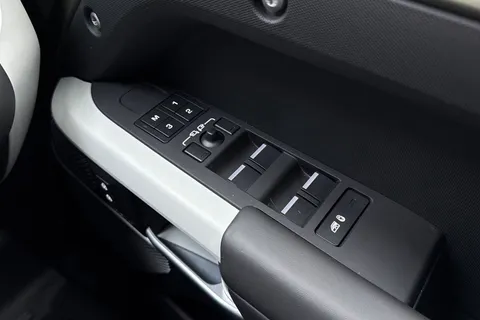 KR24BXS Land Rover Defender 110 3.0 D300 X-Dynamic HSE 5dr Thumbnail #25