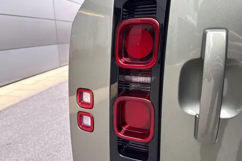 KR24BXS Land Rover Defender 110 3.0 D300 X-Dynamic HSE 5dr Thumbnail #26