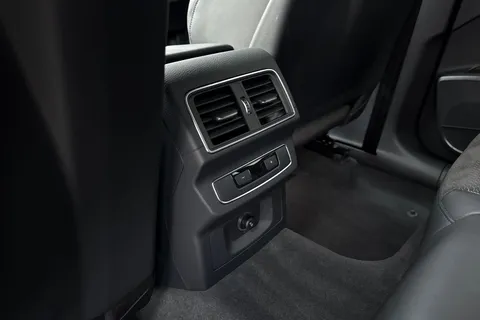 ND68JBU Audi Q5 2.0 TDI 40 S line S Tronic quattro Euro 6 (s/s) 5dr Thumbnail #38