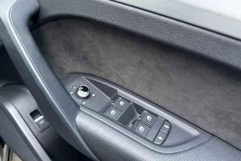 ND68JBU Audi Q5 2.0 TDI 40 S line S Tronic quattro Euro 6 (s/s) 5dr Thumbnail #42