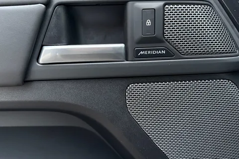 FG24NGU Land Rover Defender 110 3.0 D300 X-Dynamic HSE 5dr Thumbnail #25