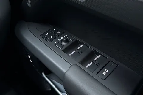 FG24NGU Land Rover Defender 110 3.0 D300 X-Dynamic HSE 5dr Thumbnail #26