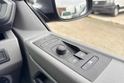 PJ74NXM Volkswagen Transporter 2.0 TDI 110 Highline Van Thumbnail #17