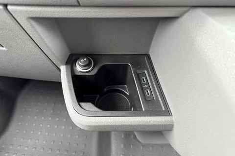 PJ74NXM Volkswagen Transporter 2.0 TDI 110 Highline Van Thumbnail #26