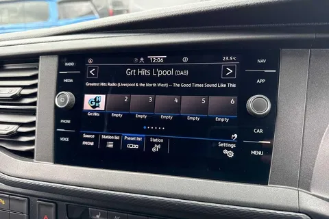 PJ74NXM Volkswagen Transporter 2.0 TDI 110 Highline Van Thumbnail #31