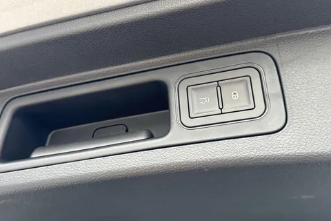 DG75PGY BYD Seal U 1.5 DM-i 26.6kWh Comfort CVT Auto Euro 6 (s/s) 5dr Thumbnail #28