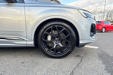 PX75YJH Audi Q7 3.0 TFSI Quattro 340 Black Edition 5dr Tiptronic Thumbnail #9