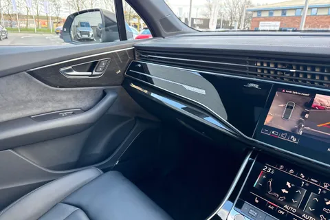 PX75YJH Audi Q7 3.0 TFSI Quattro 340 Black Edition 5dr Tiptronic Thumbnail #19