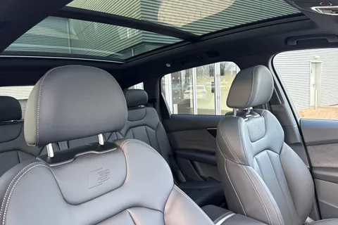 PX75YJH Audi Q7 3.0 TFSI Quattro 340 Black Edition 5dr Tiptronic Thumbnail #23