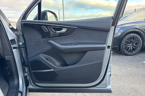 PX75YJH Audi Q7 3.0 TFSI Quattro 340 Black Edition 5dr Tiptronic Thumbnail #46