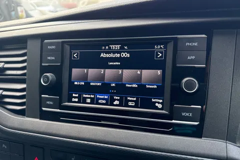 PK74OEO Volkswagen Transporter 2.0 BiTDI 204 Highline Van DSG Thumbnail #32