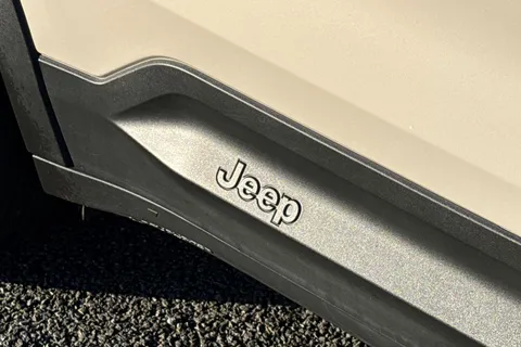 BX25NHD Jeep Avenger 1.2 e-Hybrid Summit 5dr DCT Thumbnail #26