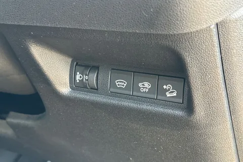 BX25NHD Jeep Avenger 1.2 e-Hybrid Summit 5dr DCT Thumbnail #32