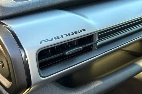 BX25NHD Jeep Avenger 1.2 e-Hybrid Summit 5dr DCT Thumbnail #33