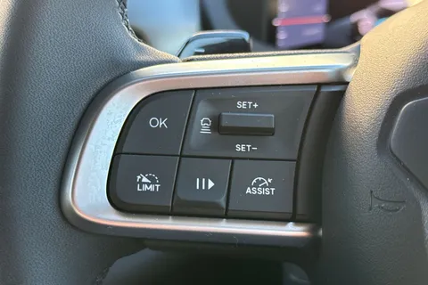 BX25NHD Jeep Avenger 1.2 e-Hybrid Summit 5dr DCT Thumbnail #35