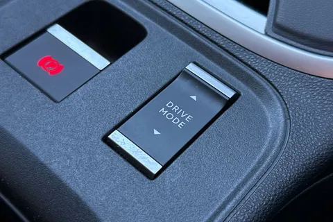 BX25NHD Jeep Avenger 1.2 e-Hybrid Summit 5dr DCT Thumbnail #39