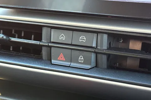 BX25NHD Jeep Avenger 1.2 e-Hybrid Summit 5dr DCT Thumbnail #40