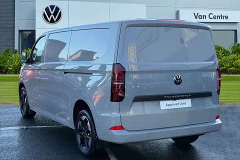 BL75WLG Volkswagen Transporter 2.0 TDI 150PS Commerce Pro Van Auto-Tailgate Thumbnail #2