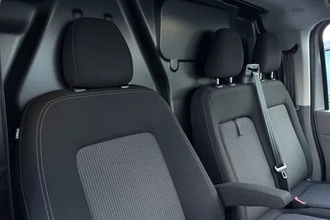 BT75AVO Volkswagen Transporter 2.0 TDI 150PS Commerce Pro Van Auto-Tailgate Thumbnail #23