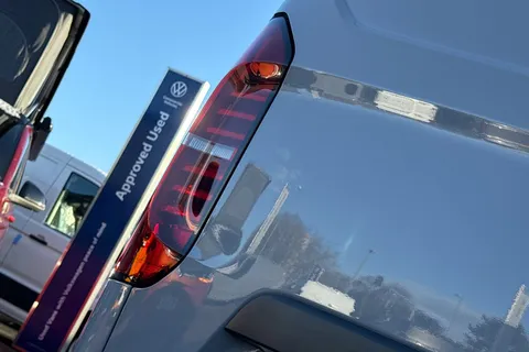 BL75WLG Volkswagen Transporter 2.0 TDI 150PS Commerce Pro Van Auto-Tailgate Thumbnail #33