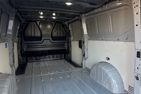 BT75AVO Volkswagen Transporter 2.0 TDI 150PS Commerce Pro Van Auto-Tailgate Thumbnail #41