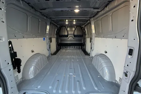 BL75WLG Volkswagen Transporter 2.0 TDI 150PS Commerce Pro Van Auto-Tailgate Thumbnail #40