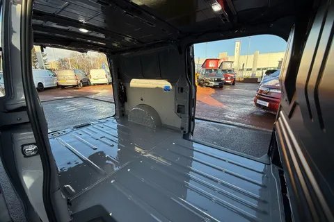 BL75WLG Volkswagen Transporter 2.0 TDI 150PS Commerce Pro Van Auto-Tailgate Thumbnail #49