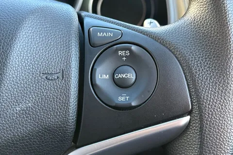 SR69JZV Honda Jazz 1.3 i-VTEC SE CVT Euro 6 (s/s) 5dr Thumbnail #37